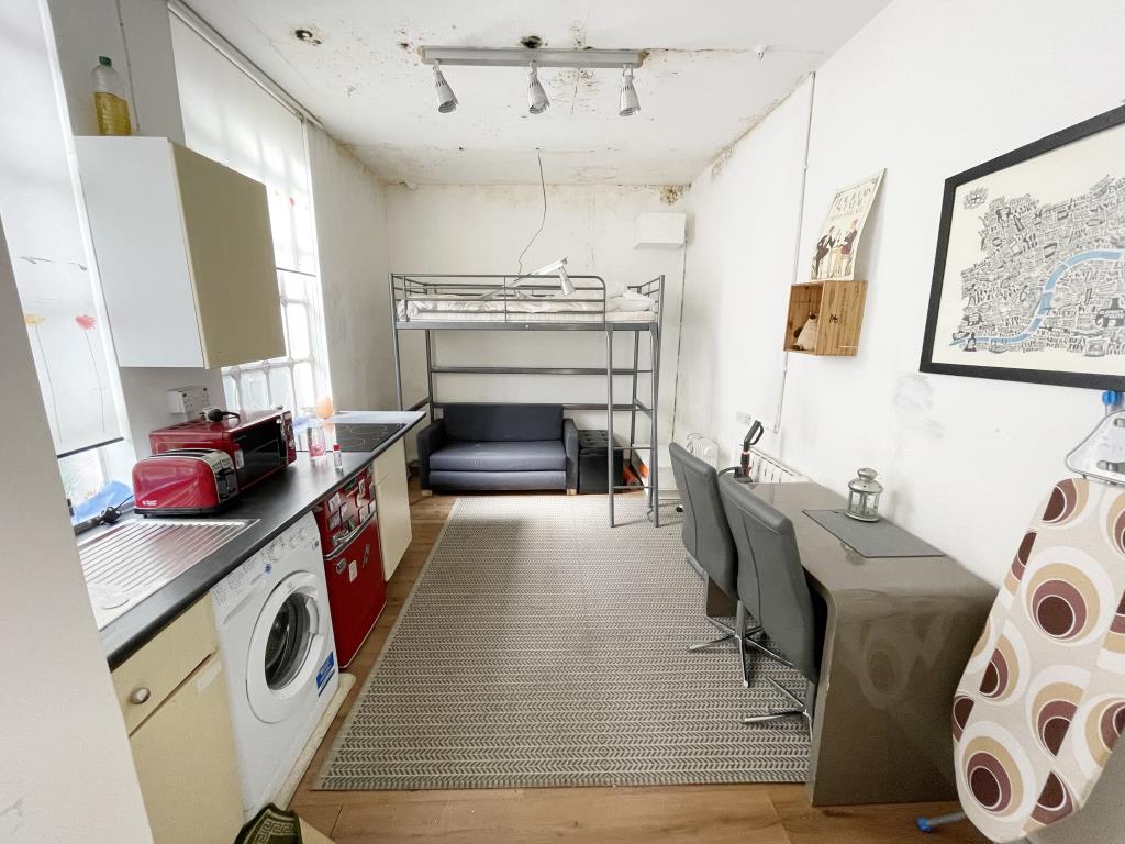 Lot: 45 - DETACHED STUDIO BUILDING IN PRIME LONDON LOCATION - Living area image for detached studio in Bethnal Green